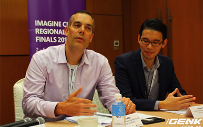 Dave Miller (trái) và Michael Teoh (phải)