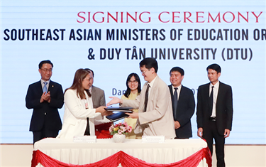 Đại học Duy Tân ký kết hợp tác toàn diện với SEAMEO