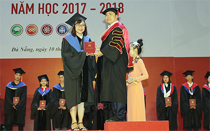 Đại học Duy Tân Phát Bằng Tốt nghiệp năm học 2017 - 2018