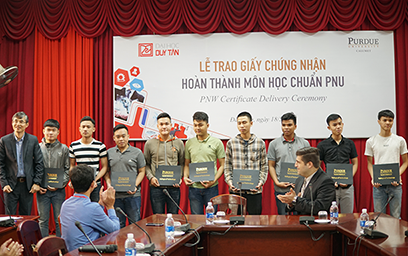 Sinh viên Chương trình Tiên tiến PNU nhận Chứng chỉ Môn học