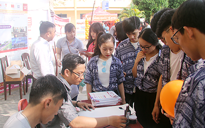 Đại học Duy Tân Tư vấn Tuyển sinh tại THPT Nguyễn Thượng Hiền