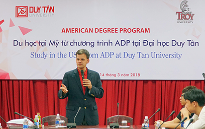 Sinh viên Chương trình ADP Giao lưu cùng Đại học Troy 