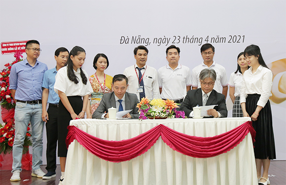Đại học Duy Tân Ký kết Hợp tác với Công ty TNHH Hitachi Vantara Việt Nam 294A6153c-96
