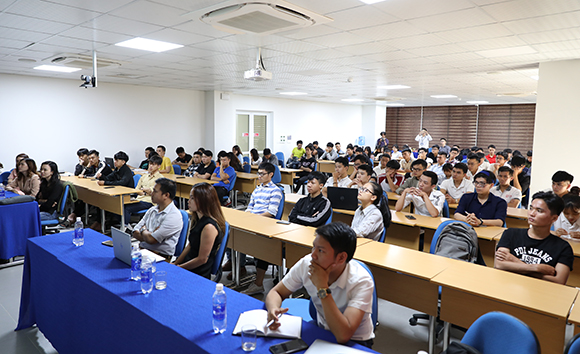 Hội thảo Khởi nghiệp về mảng năng lượng tái tạo tại Đại học Duy Tân