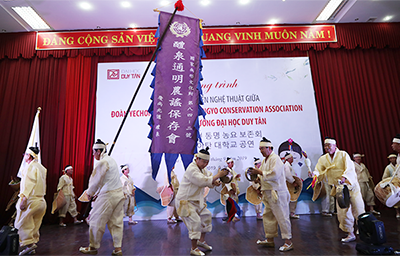 Đoàn nghệ thuật của Hàn Quốc Biểu diễn và Giao lưu với Sinh viên Duy Tân 