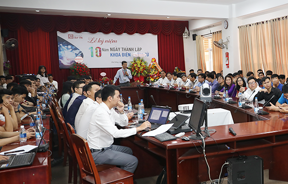 Lễ kỷ niệm 10 năm thành lập khoa Điện - Điện tử Đại học Duy Tân 2G6A9994c-30