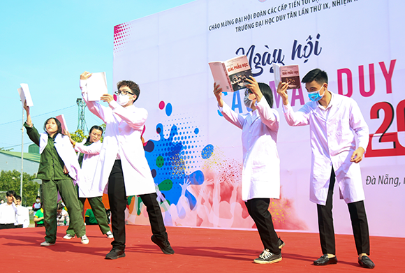 Ngày hội “Sắc màu Duy Tân” năm 2022 trở lại Tưng bừng 5O8A1318-36