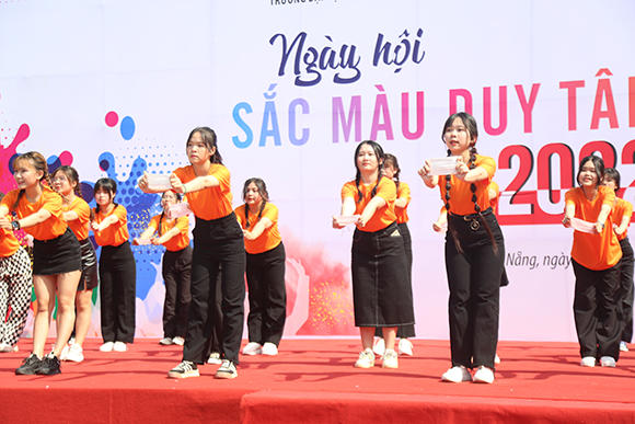 Ngày hội “Sắc màu Duy Tân” năm 2022 trở lại Tưng bừng 5O8A1437-41