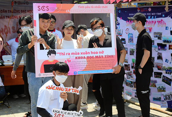 Ngày hội “Sắc màu Duy Tân” năm 2022 trở lại Tưng bừng 5O8A1553-31