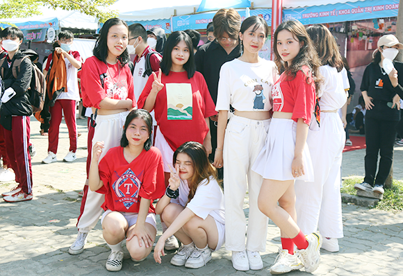 Ngày hội “Sắc màu Duy Tân” năm 2022 trở lại Tưng bừng 5O8A1750-48