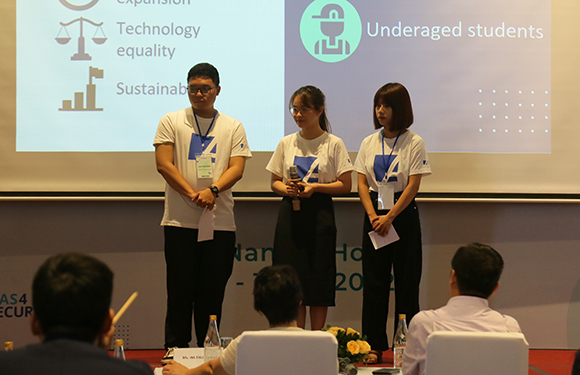 Sinh viên Duy Tân giành giải Thuyết trình Xuất sắc nhất tại IFNSP 2022 - Innovation For Networked Security Policy 5O8A5585c-41