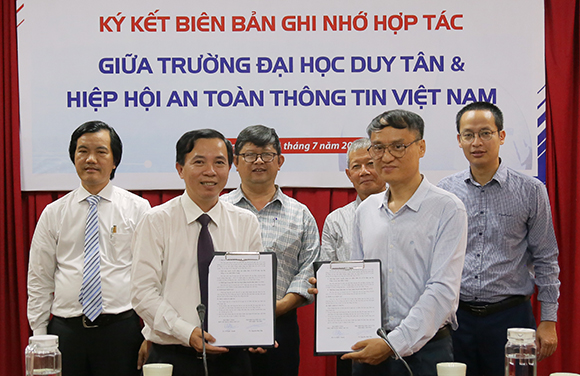 Đại học Duy Tân Ký kết Hợp tác với Hiệp hội An toàn Thông tin Việt Nam 5O8A5697c-54