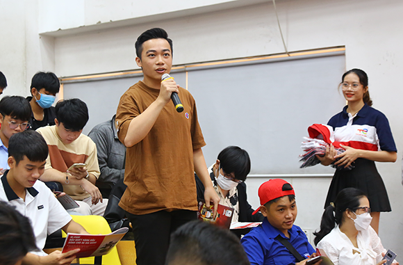 Hội thảo “Hành trang và Cơ hội với Năng lượng mới” tại Đại học Duy Tân