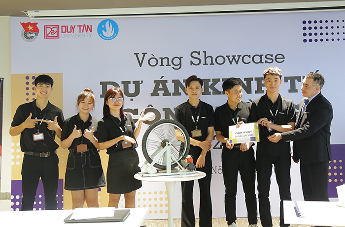 Vòng Showcase Cuộc thi Dự án Kinh tế Cộng đồng năm 2023 của Đại học Duy Tân 5O8A9855c-62