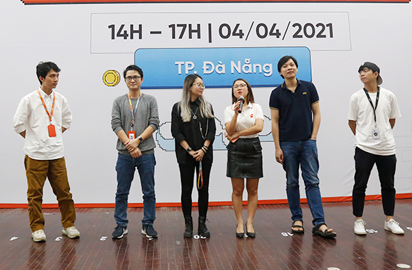 Talkshow "Road to Game Artist" tại Đại học Duy Tân _O8A0182c-16