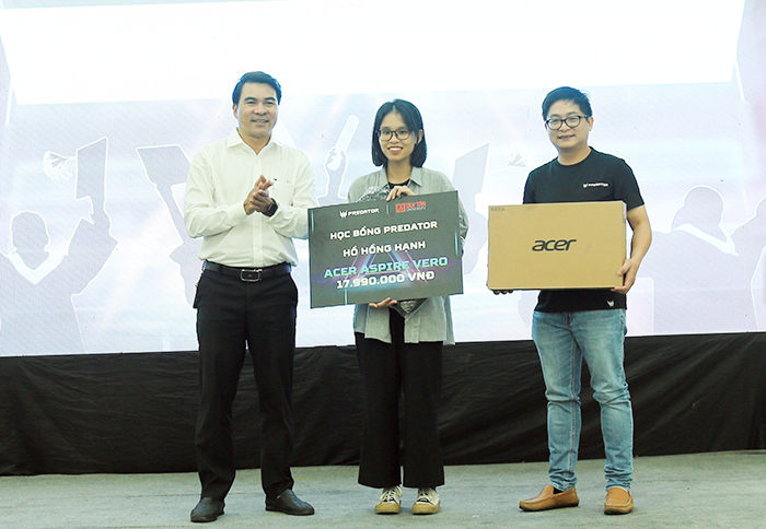 Sinh viên Duy Tân Trải nghiệm dòng Laptop mới Chuẩn bị Ra mắt của Acer Acer3-78