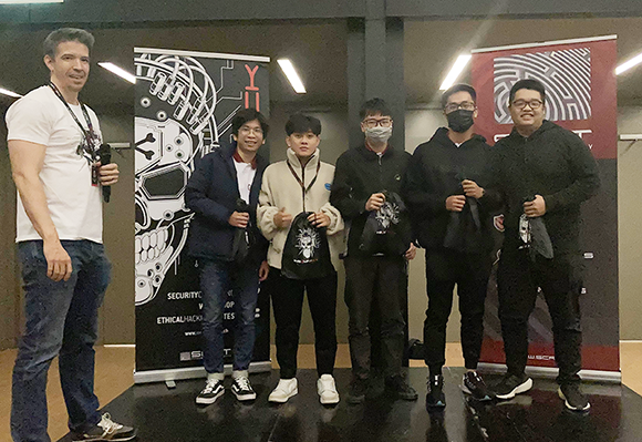 Sinh viên ĐH Duy Tân giành giải Ba Cuộc thi Insomnihack CTF Finals ở Thụy Sĩ