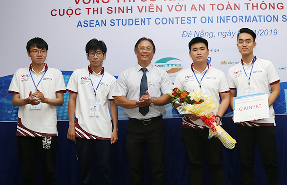 Hai đại diện Đại học Duy Tân chính thức có mặt tại Cuộc thi “Sinh viên với An toàn thông tin ASEAN 2019”