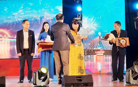 GV Đại học Duy Tân được Biểu dương trong Chương trình “Tôi yêu Đà Nẵng" Bsah2-47