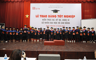 Lễ trao Bằng Tốt nghiệp Đại học - Cao đẳng Tháng 9/2019 Cactankhoarangrotrongngaynhanbangtotnghiep-41