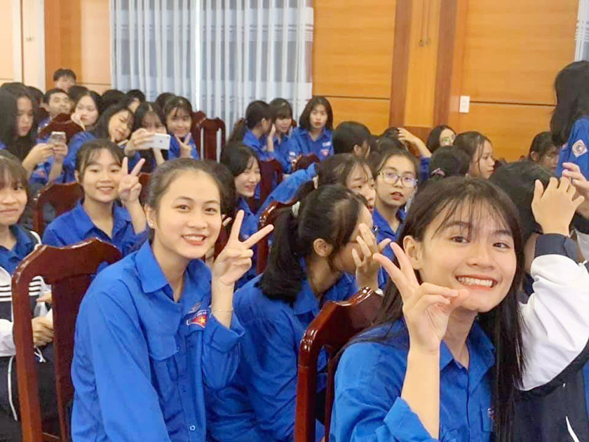 Học bổng Toàn phần cho cô học trò nghèo ở Quảng Bình Chi-1920232950