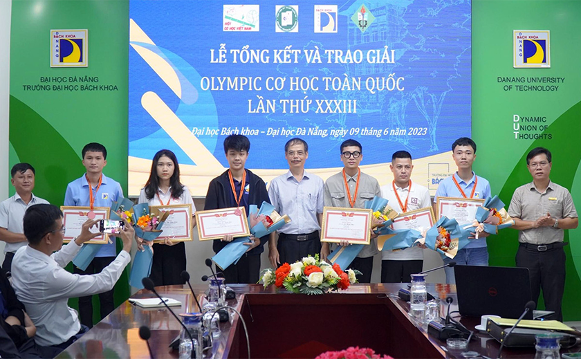 Đôi bạn thân ở ĐH Duy Tân cùng nhận Giải thưởng Olympic  Cơ học Toàn quốc 2023