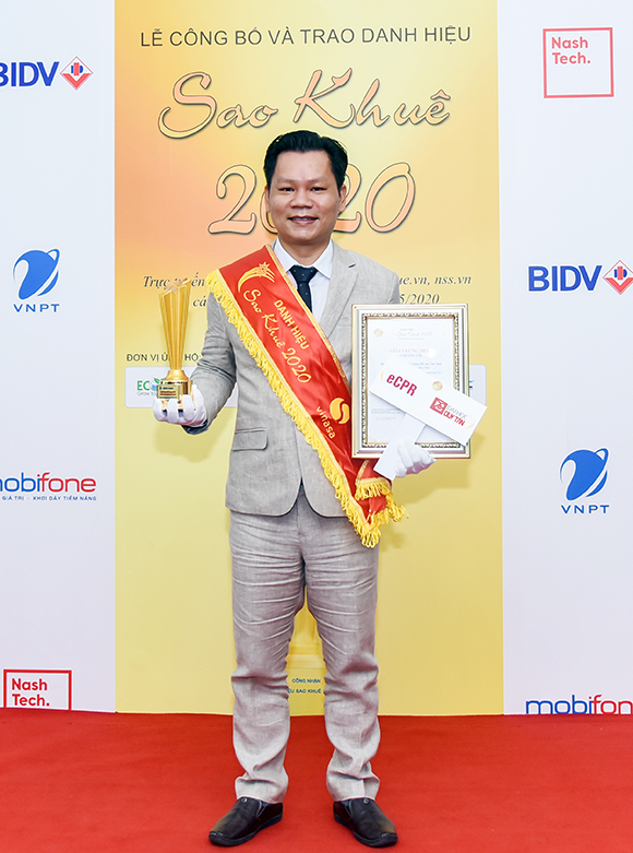 ThS. Lê Van Chung - Giám d?c Trung tâm Mô ph?ng Mô hình hóa (CVS) nh?n Danh hi?u Sao Khuê 2020