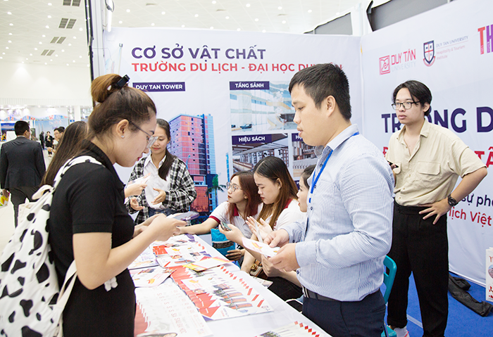 Đại học Duy Tân cùng hàng trăm Doanh nghiệp Tham gia Hội chợ Du lịch Quốc tế Đà Nẵng 2022