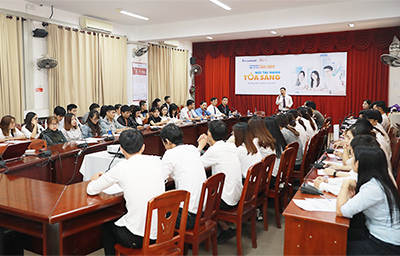 Trường Đại học Duy Tân: Thúc đẩy khởi nghiệp đổi mới sáng tạo trong sv Dongdaosinhvienkhoinganhkinhtethamdungayhoi-68