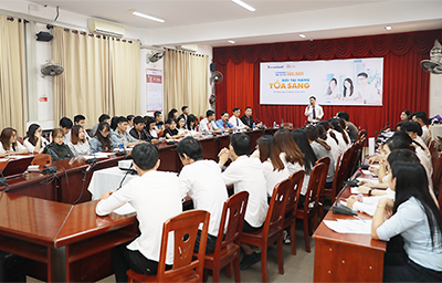 Đại học Duy Tân chào đón tân sinh viên Khoa kiến trúc & mỹ thuật Dongdaosinhvienkhoinganhkinhtethamdungayhoi-68