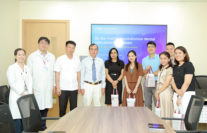 Đại học Duy Tân Tiếp nhận máy iTero 5D từ Hãng Invisalign