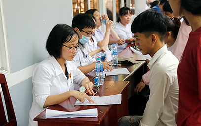 Hàng trăm Sinh viên Duy Tân tham gia Hiến máu Nhân đạo Hangtramsinhvienduytandangkyhienmaunhandao-92