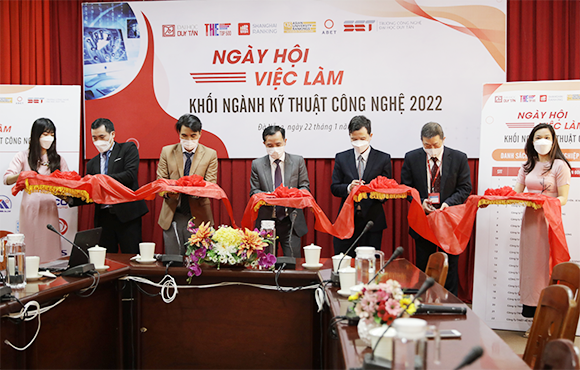 Viện Du lịch (HTi), ĐH Duy Tân Tuyển sinh ngành Dịch vụ Hàng không năm 2022 Hcvl2-98