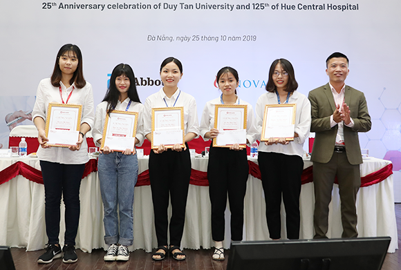 Đại học Duy Tân Phối hợp với Bệnh viện Trung ương Huế Tổ chức Hội thảo về Khoa học Sức khỏe HoithaoKHSK2-26