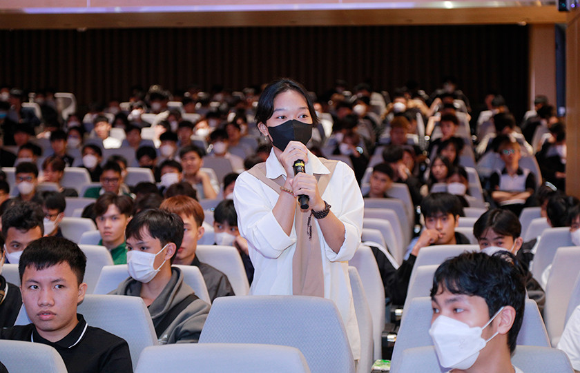 Talkshow “Tư duy Khởi nghiệp dành cho Sinh viên” tại Đại học Duy Tân How3-61020232214