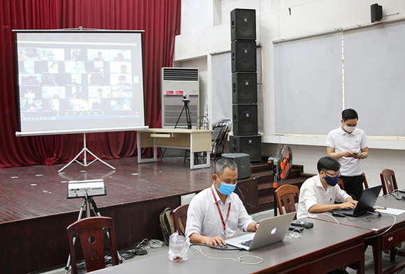 Hơn 20.000 sinh viên Đại học Duy Tân thi kết thúc học phần online giữa mùa dịch