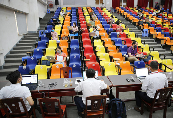 Hơn 20.000 sinh viên Đại học Duy Tân thi kết thúc học phần online giữa mùa dịch