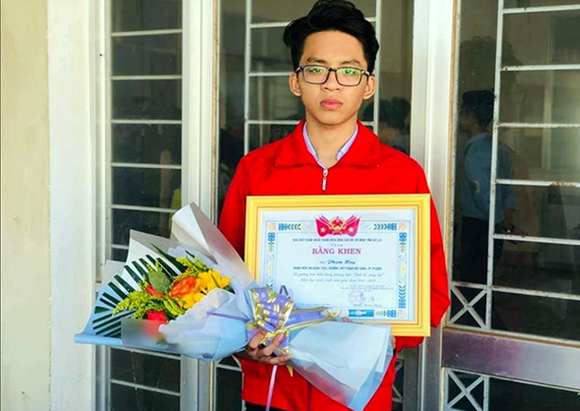 Phạm Huy nhận Bằng khen là gương tiêu biểu trong phong trào “Tuổi trẻ Sáng tạo”