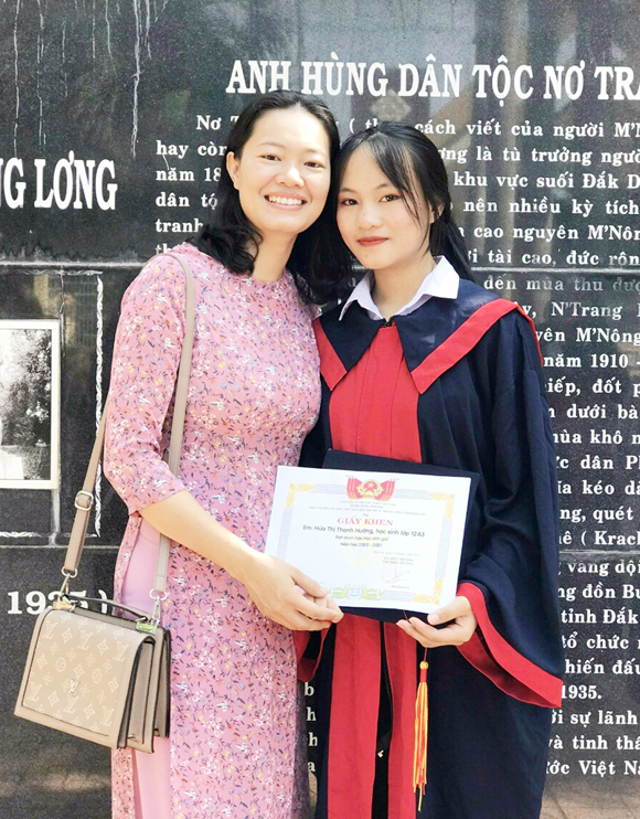 Nữ sinh đạt 27,8/30 điểm trúng tuyển ngành Quản trị Tài chính của Đại học Duy Tân Hsg7-43