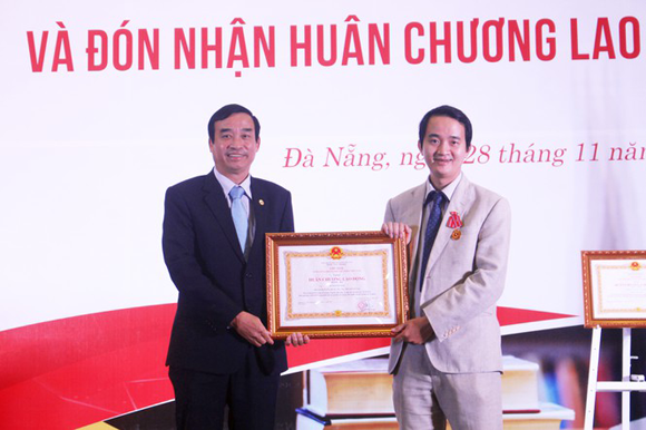 Đại học Duy Tân Đón nhận Huân chương Lao động hạng Nhất