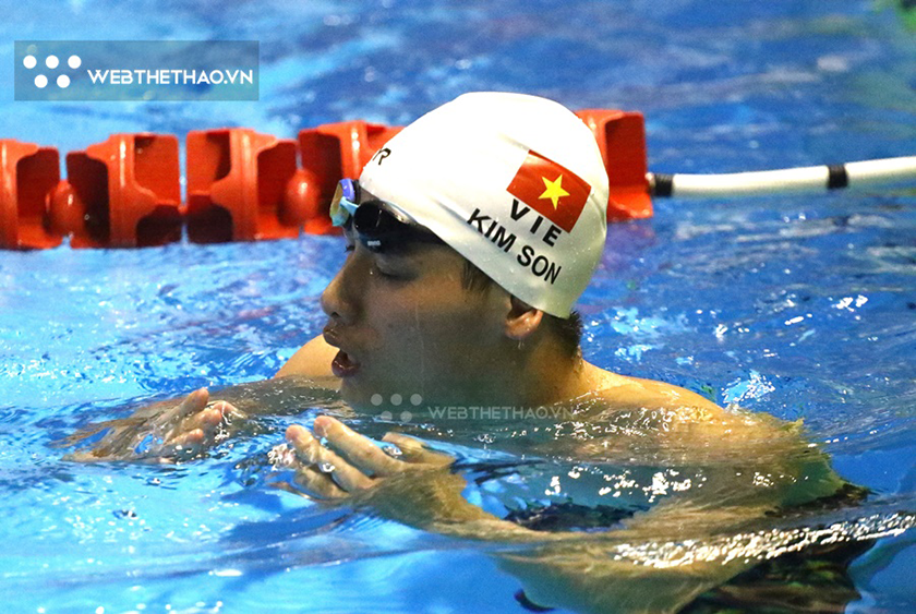 Nguyễn Hữu Kim Sơn: Máu chảy ướt nhẹp cả giường vẫn ráng giành HCV bơi tiếp sức ở SEA Games 32