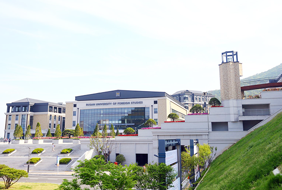 Đại học Duy Tân kí Biên bản Ghi nhớ Hợp tác với Đại học Ngoại ngữ Busan Kk-30