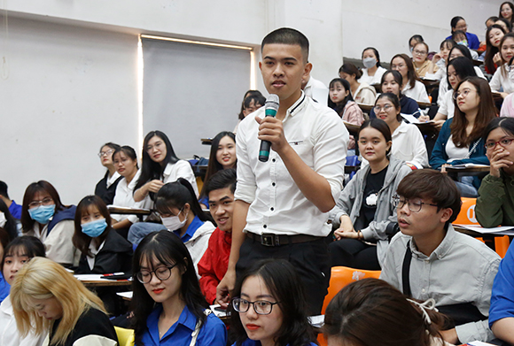 Học sinh THPT Đặng Trần Côn Tham quan và Trải nghiệm thực tế tại Đại học Duy Tân Kyket1-(2)-55