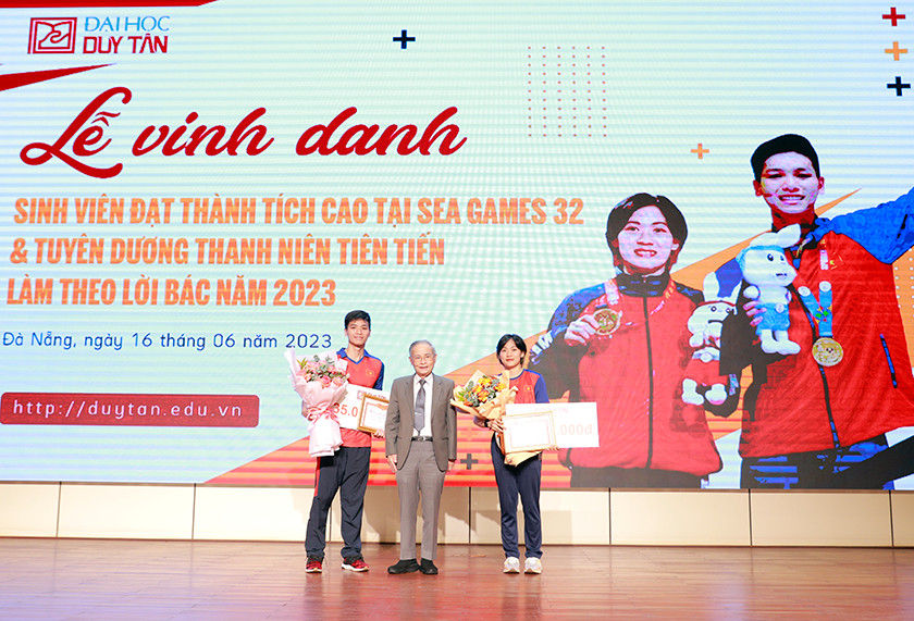 tuyen - ĐH Duy Tân Vinh danh SV đạt Thành tích cao tại Sea Games 32 và Tuyên dương Thanh niên Tiên tiến Le2-43