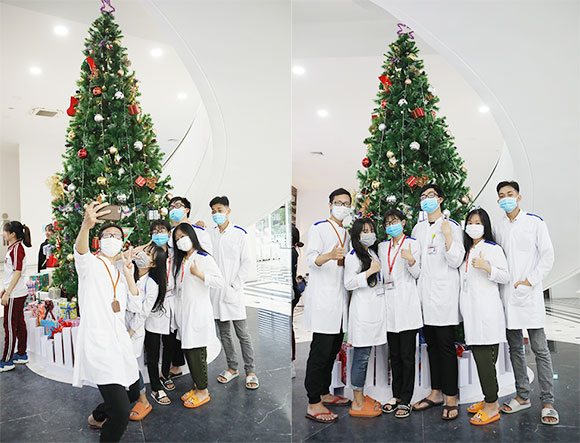 Check in Cây Thông Noel “siêu hot” tại Đại học Duy Tân Noel-24-24