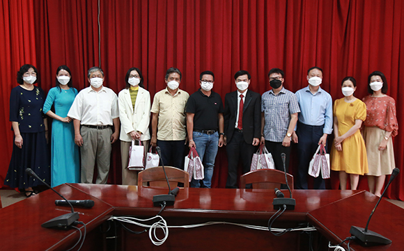 Trường Đại học Khoa học Xã hội và Nhân văn, Tp. Hồ Chí Minh đến thăm và làm việc tại Đại học Duy Tân Nv2-10