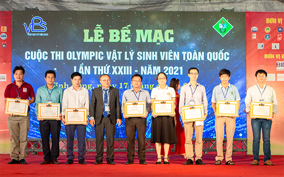 Đại học Duy Tân đoạt giải Ba toàn đoàn Olympic Vật lý Sinh viên Toàn quốc 2021 Olympic-1-85