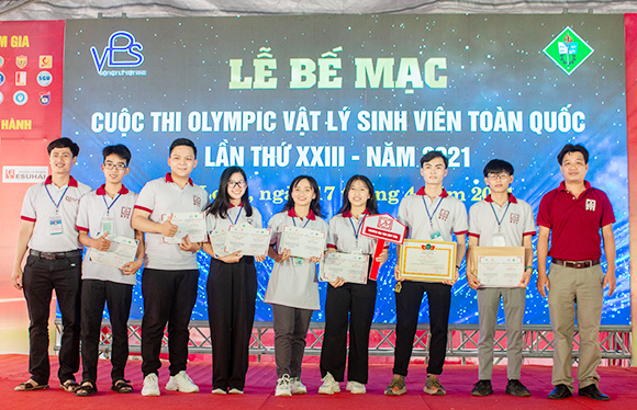Đại học Duy Tân đoạt giải Ba toàn đoàn Olympic Vật lý Sinh viên Toàn quốc 2021 Olympic-75