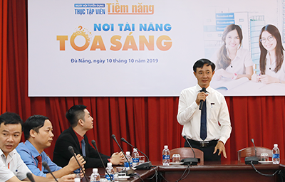 Trường Đại học Duy Tân: Thúc đẩy khởi nghiệp đổi mới sáng tạo trong sv Onglevinhthachphtbieutaingayhoi-5