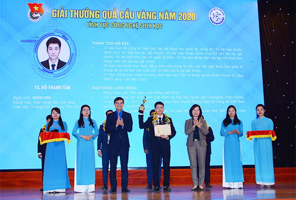 Nhà khoa học Đại học Duy Tân nhận giải 'Quả cầu vàng 2020'